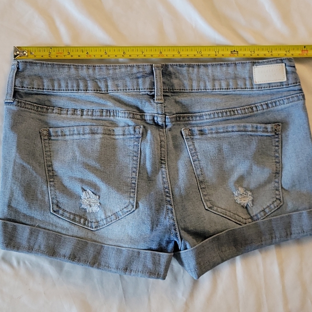 CELEBRITY PINK Cuff Frayed Jean Shorts 7/26 - Picture 4 of 10